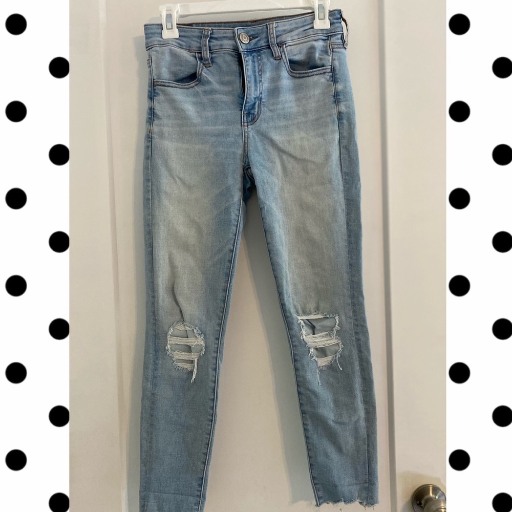 American Eagle AE Super Stretch size 4 Regular, ripped (w backing) style jeans